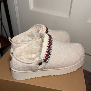 Beach by Matisse Snowy Platform Clog, Brand New in Box. Size 8!